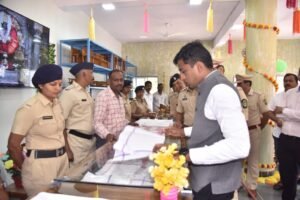कळंबा मध्यवर्ती कारागृह निर्मित वस्तूंच्या प्रदर्शन व विक्री केंद्राचे उद्घाटन