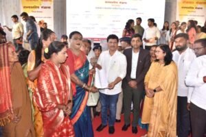 महाराष्ट्रात प्रथमच कोल्हापूरात तृतीयपंथी समुदायाला मिळाले रेशन दुकान