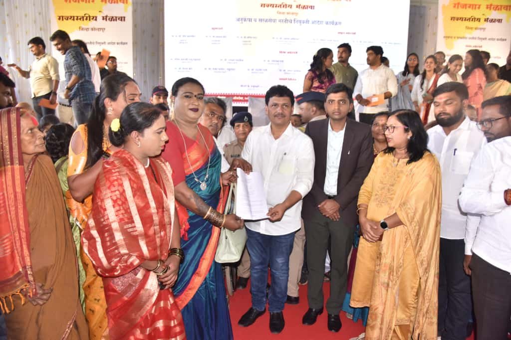 महाराष्ट्रात प्रथमच कोल्हापूरात तृतीयपंथी समुदायाला मिळाले रेशन दुकान