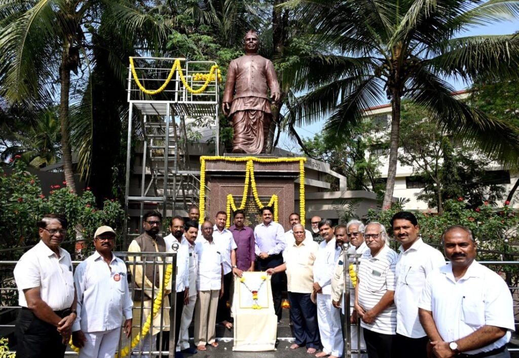 स्व यशवंतराव चव्हाण यांना अभिवादन