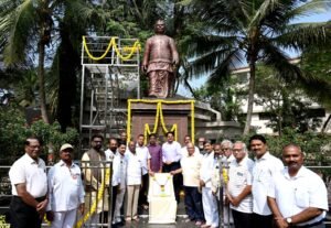 स्व यशवंतराव चव्हाण यांना अभिवादन