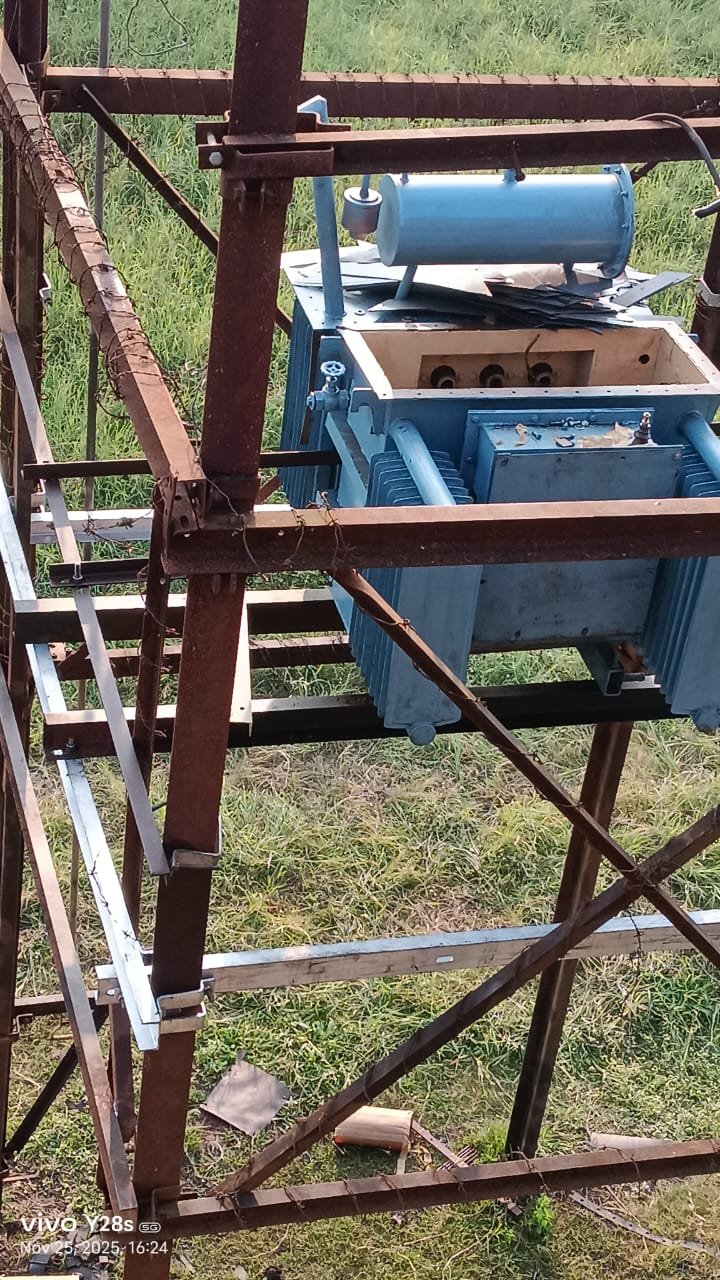 हळदी येथे बसवलेला टॉन्सफॉर्म अज्ञात चोरट्यांनी पळवून नेल्याची घटना समोर आली आहे