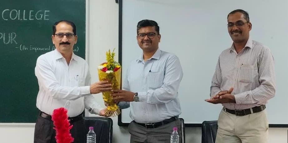 विद्यार्थ्यांनी चौकसपणे विचार करावा विश्वजीत भोसले