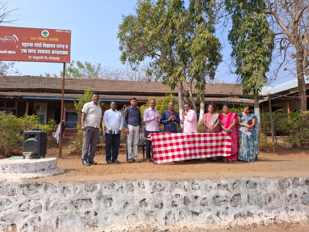 सरूड येथील महात्मा गांधी विद्यालयात पत्रकार दिन साजरा