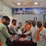 मिरजेतील महात्मा गांधी उद्यानातील अस्वच्छतेवर शिवसेना(उबाठा)चा इशारा; प्रवेशद्वार तात्काळ उघडण्याची मागणी