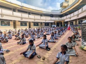 कोरगांवकर हायस्कूलमध्ये योग प्रात्यक्षिके