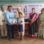 कोरगांवकर हायस्कूलमध्ये गरजू विद्यार्थ्यांना शैक्षणिक साहित्याचे वाटप