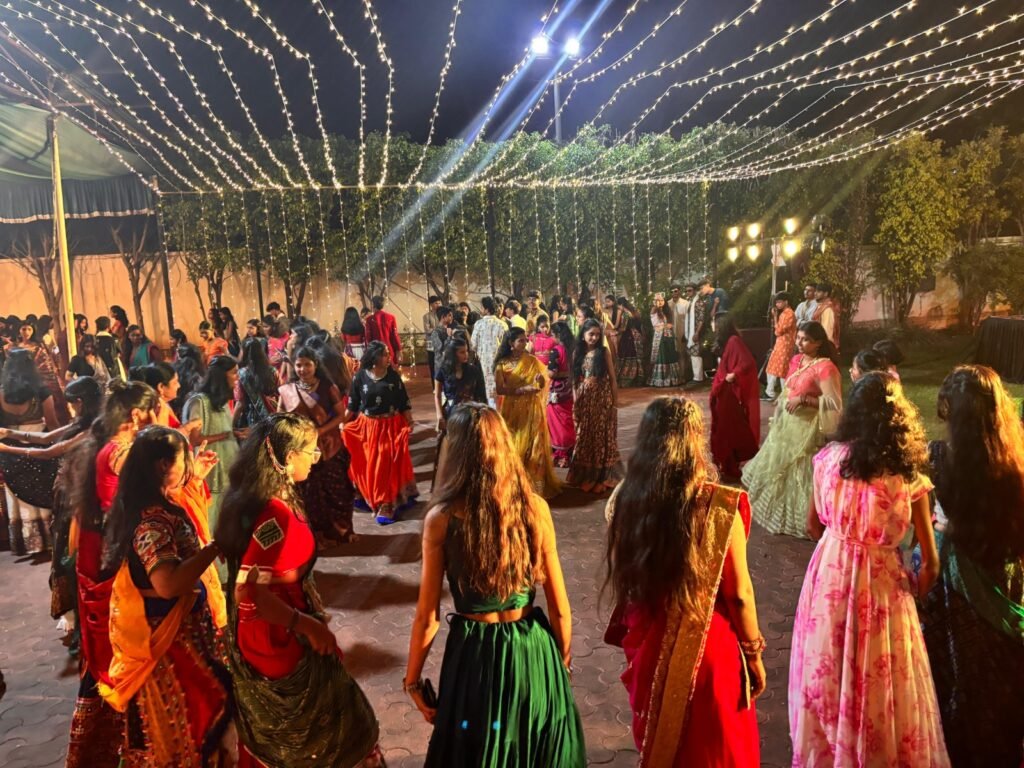 न्यू इन्स्टिट्यूट ऑफ टेक्नॉलॉजीतर्फे भव्य गरबा-दांडिया उत्सव उत्साहात संपन्न